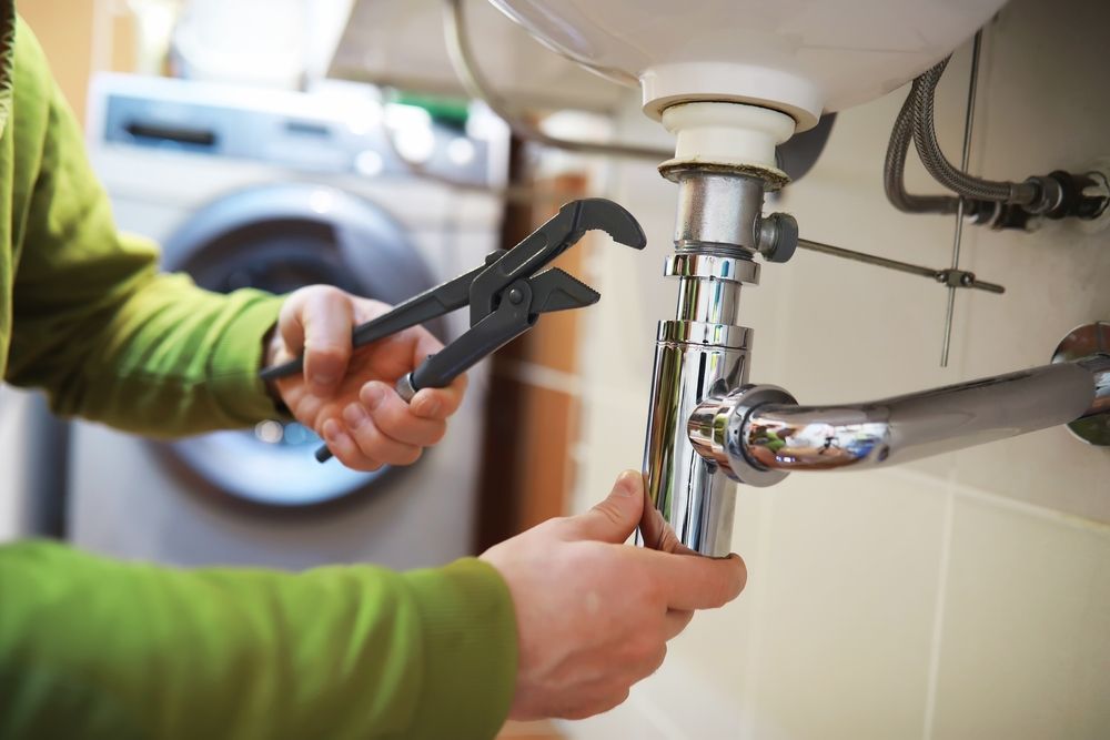 fixing the sink drain pipe
