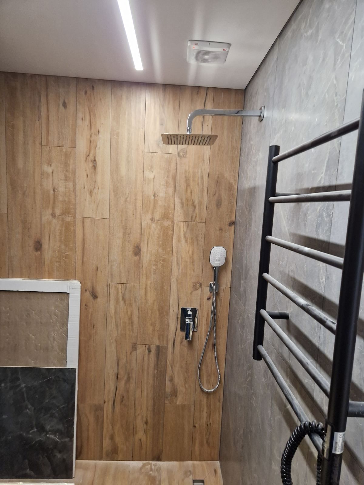 Profesionalus plytelių išdėstymas pagal dizaino projektą