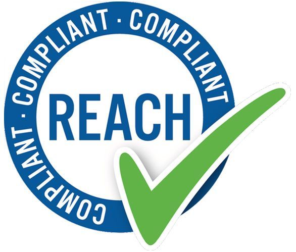 Círculo azul y blanco con “REACH” en el centro, rodeado de “COMPLIANT” y una marca de verificación verde.