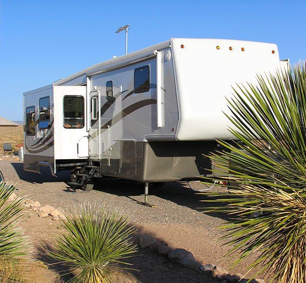 Fifth Wheel Trailer — Coventry, RI — Yonko's Buys RV's Fifth Wheel Trailer — Coventry, RI — Yonko's Buys RV's