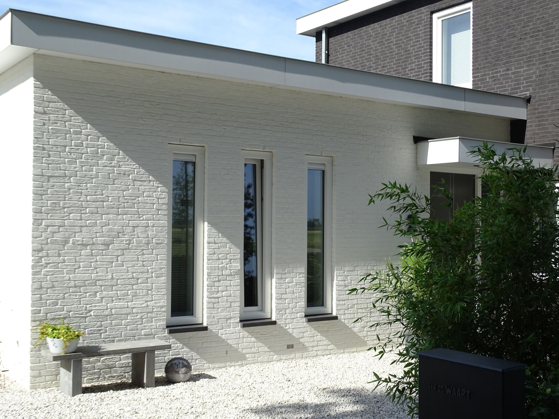 Moderne nieuwbouw woning, villa met strakke lijnen, Bouwbedrijf van Gurp
