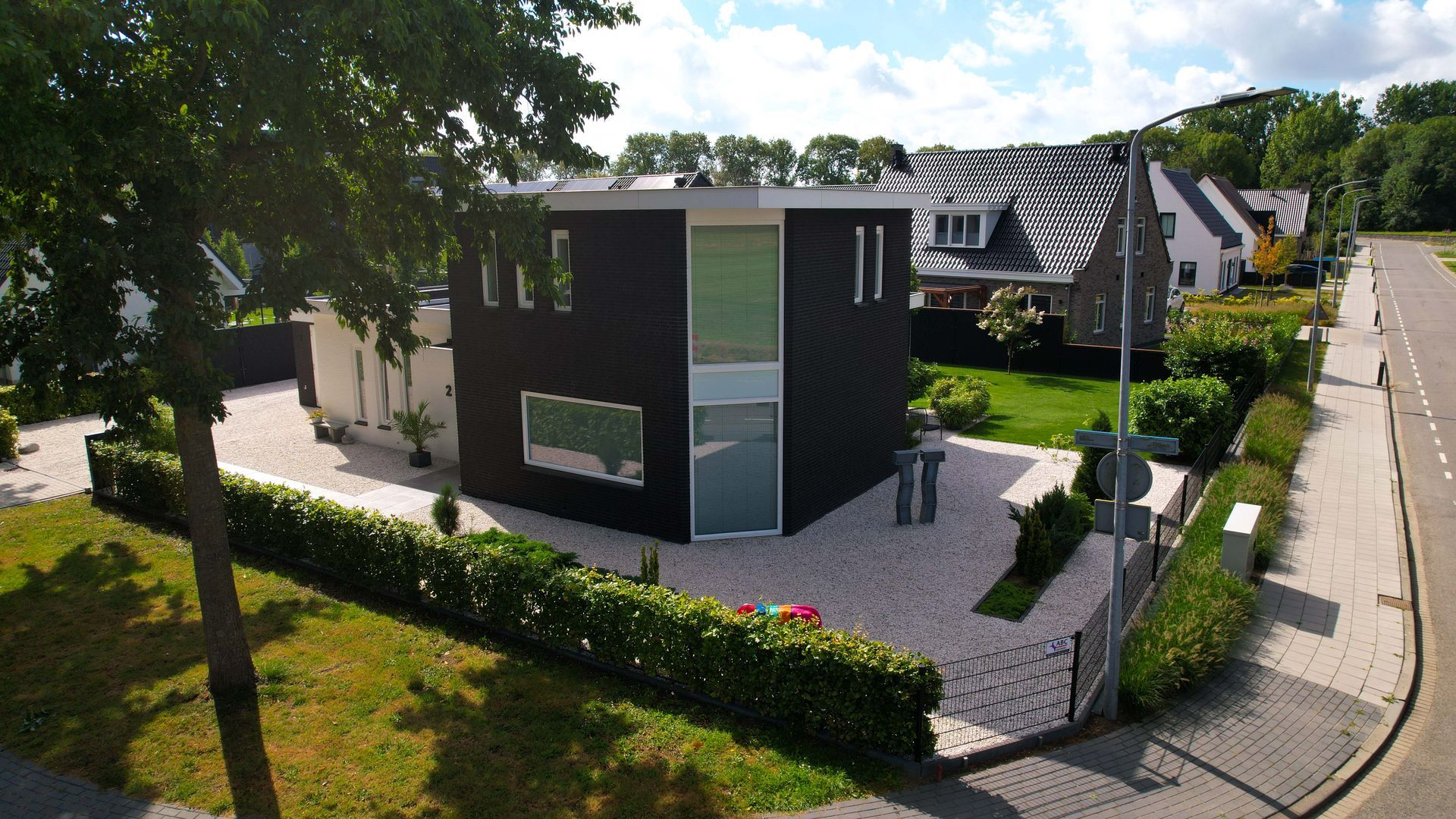 Moderne nieuwbouw woning, villa met strakke lijnen, Bouwbedrijf van Gurp