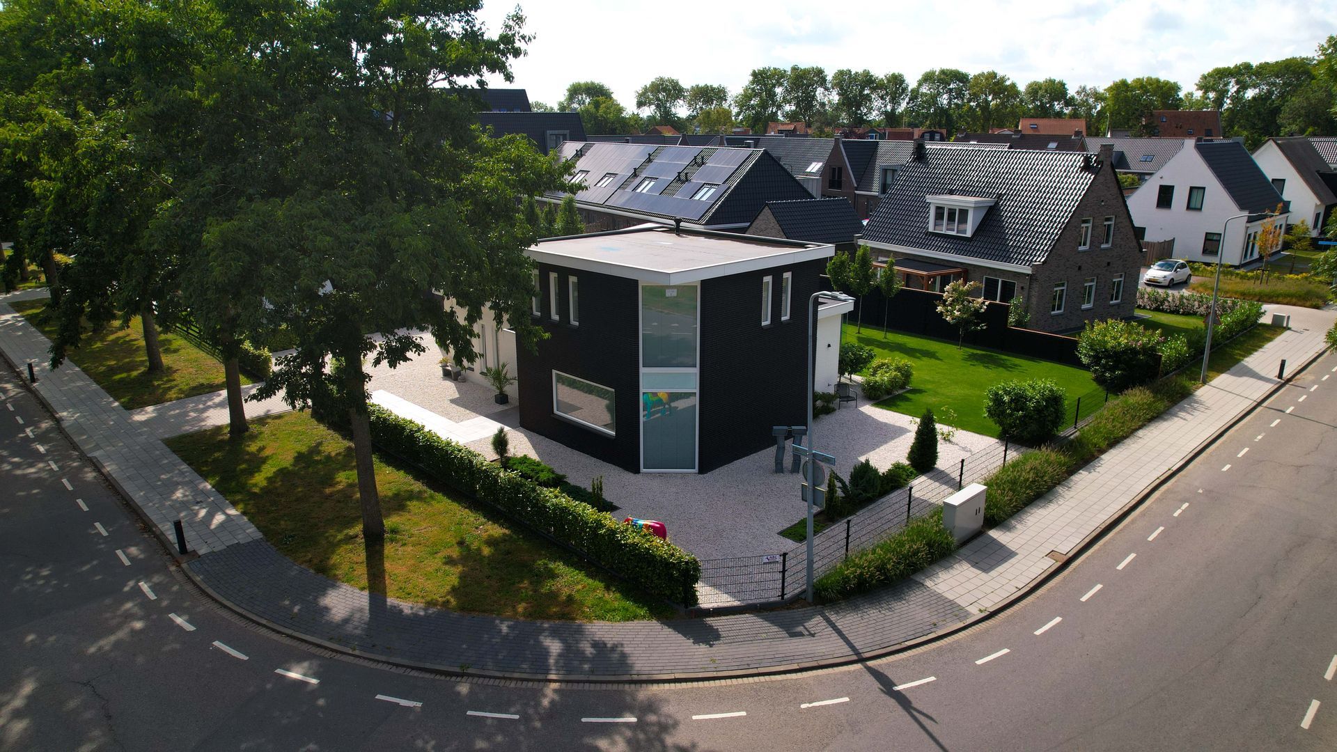 Moderne nieuwbouw woning, villa met strakke lijnen, Bouwbedrijf van Gurp