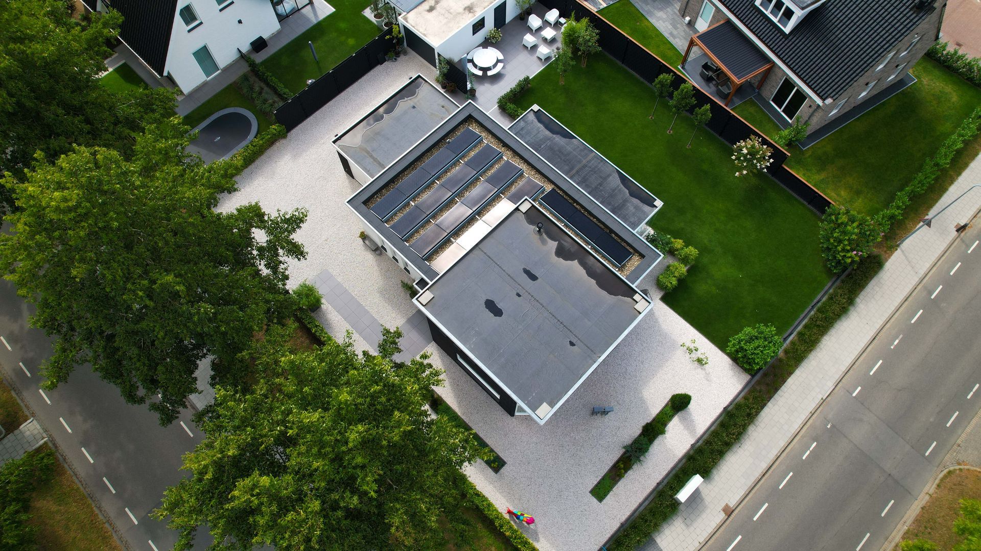 Moderne nieuwbouw woning, villa met strakke lijnen, Bouwbedrijf van Gurp