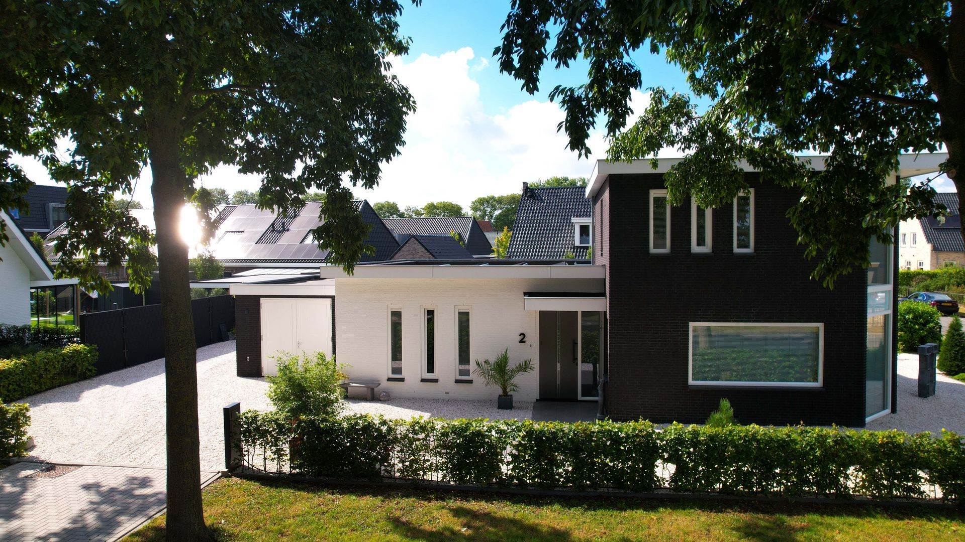 Moderne nieuwbouw woning, villa met strakke lijnen, Bouwbedrijf van Gurp