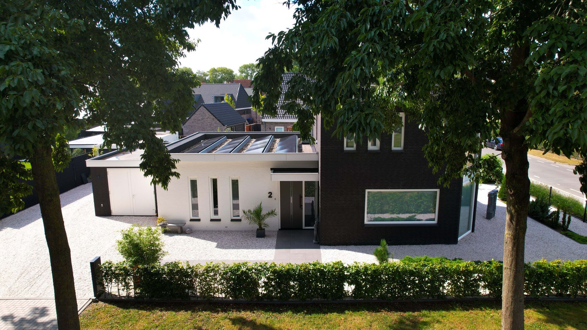 Moderne nieuwbouw woning, villa met strakke lijnen, Bouwbedrijf van Gurp