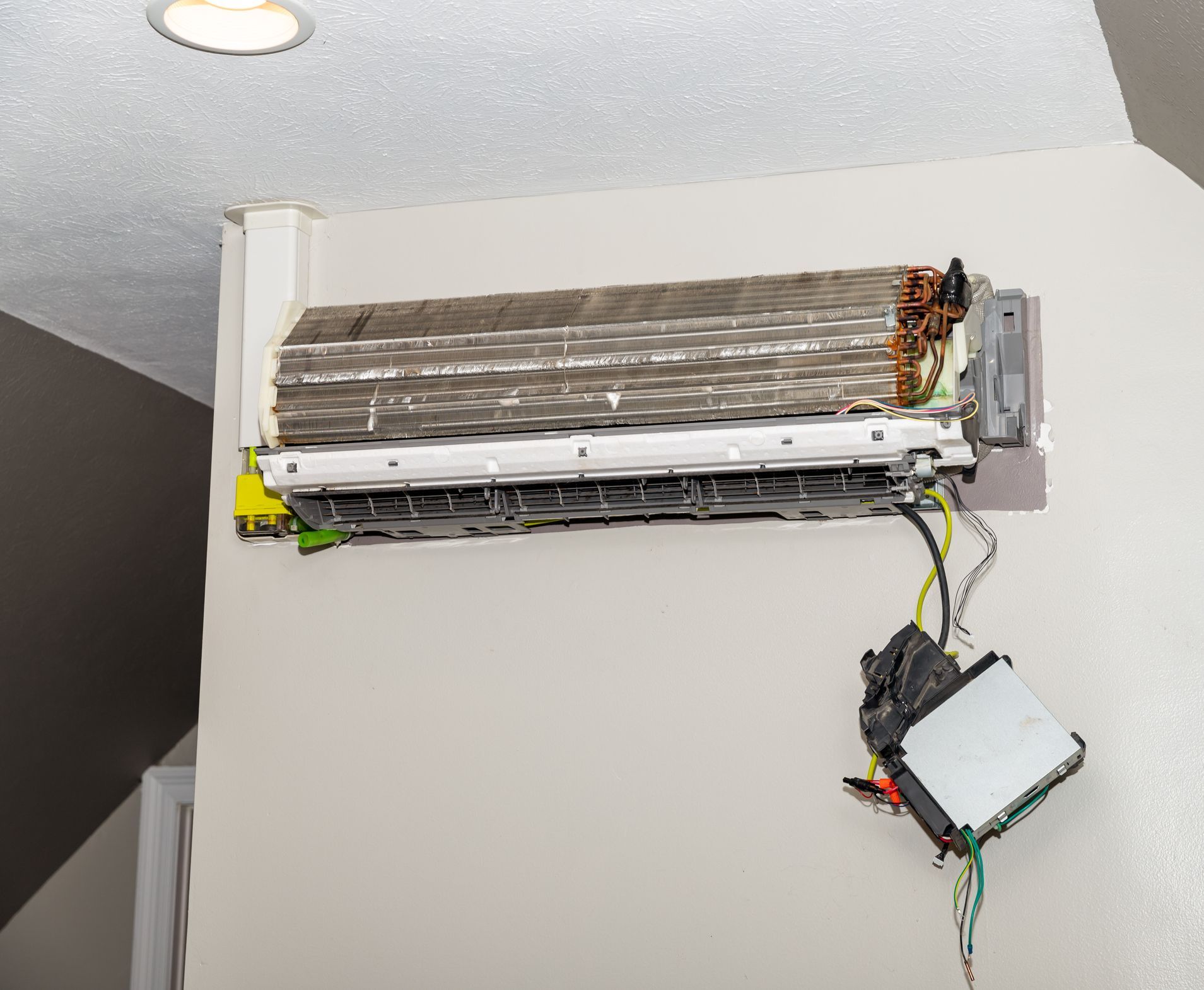Technician Repairing Air Conditioner | Glasgow, VA | Natural Bridge