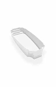 Panier à linge en plastique blanc, à couvercle incliné et intérieur ouvert, présenté sur fond blanc.