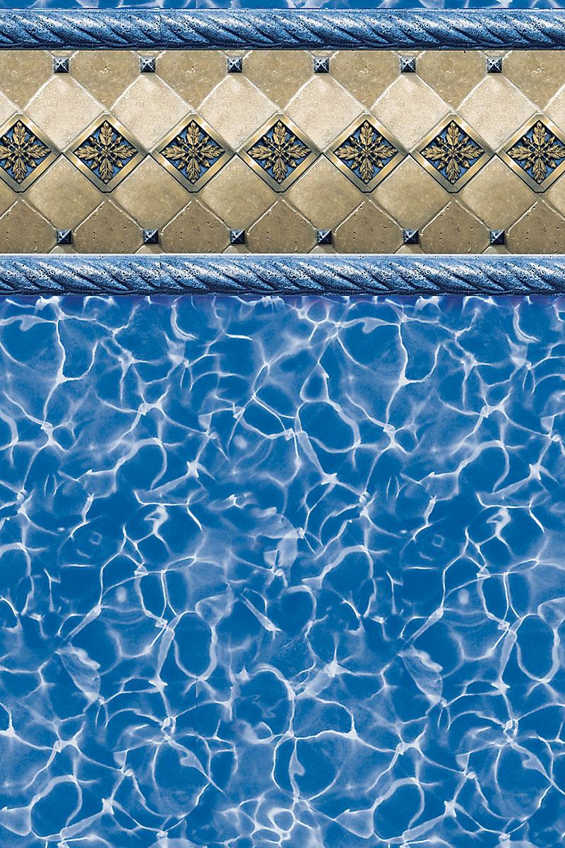 Une piscine avec une bordure carrelée et une surface d eau bleue.