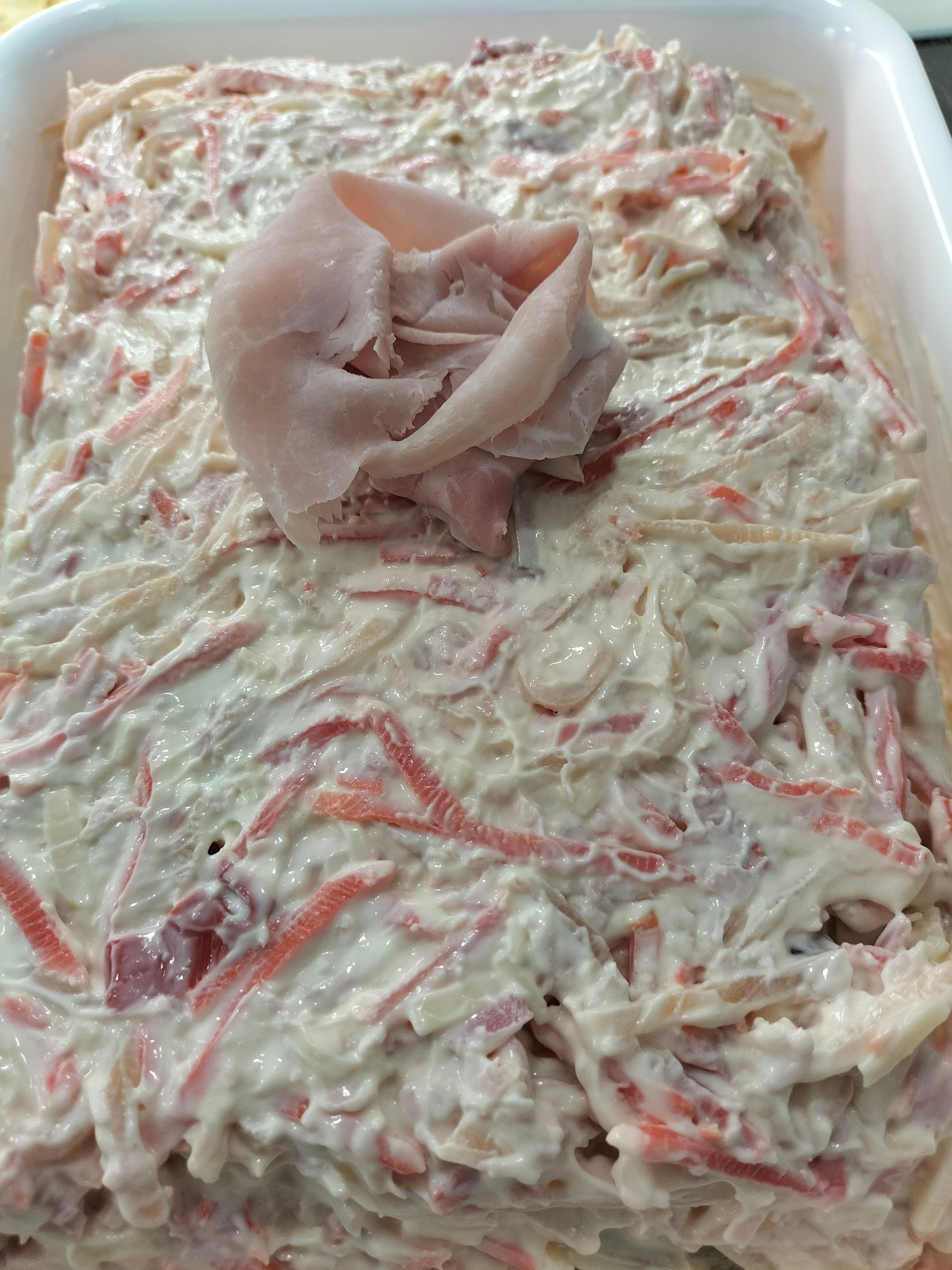 insalata russa con rosa di prosciutto