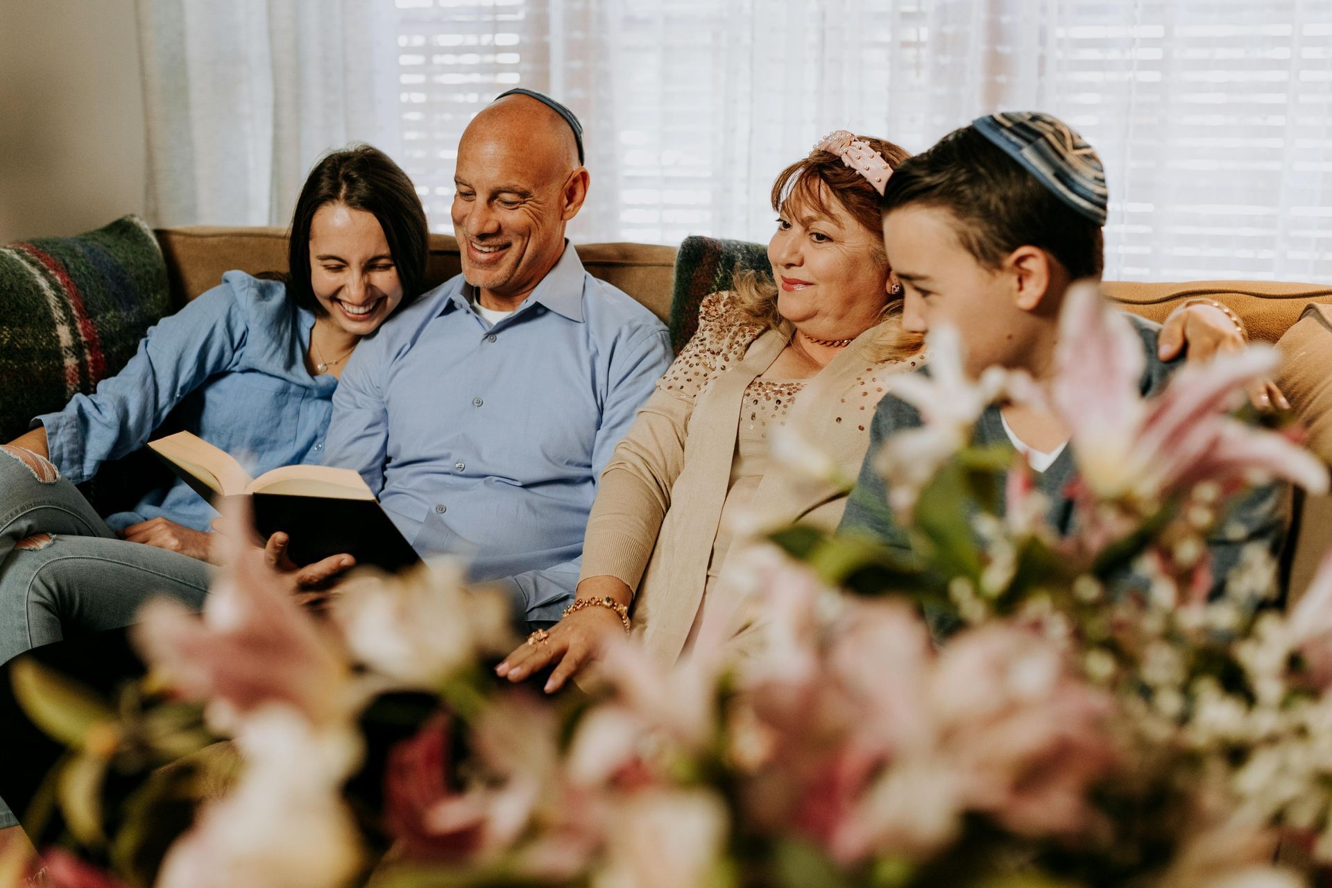 Learning about the story of Pesach, Passover