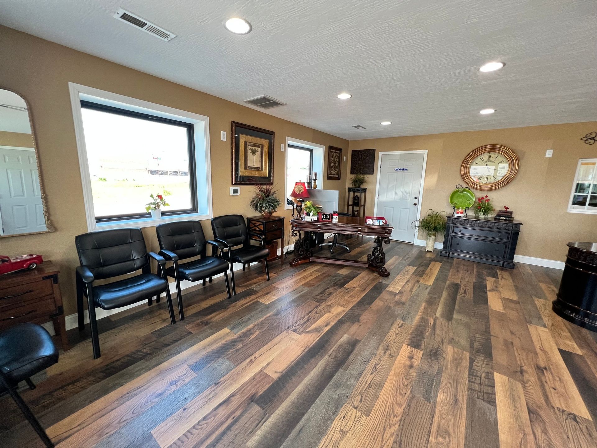 Craig Automotive Services Customer Waiting Area Interior | Craig Automotive Services