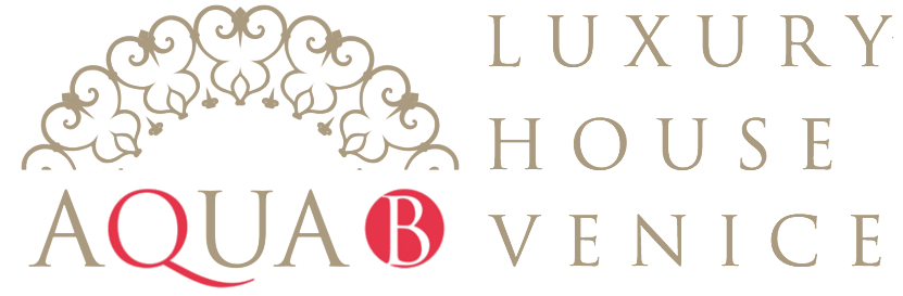Logo Aqua B Venice in oro e acquamarina con un elaborato disegno decorativo.