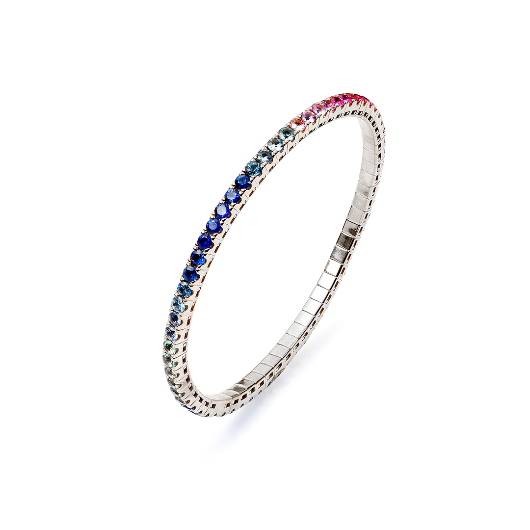 ein Armband mit Saphir- und Diamantsteinen auf weißem Hintergrund.