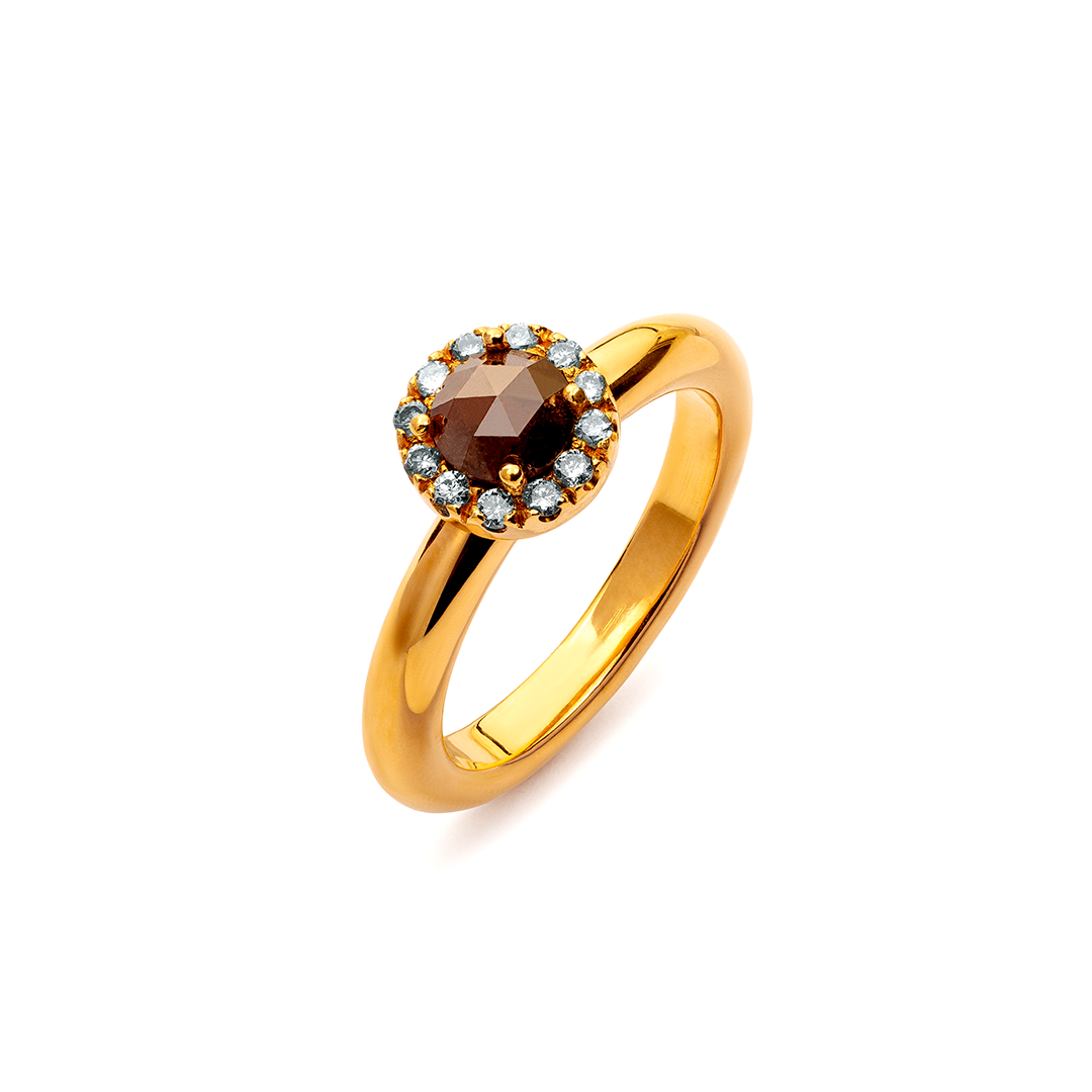 ein goldener Ring mit einem braunen Stein und Diamanten