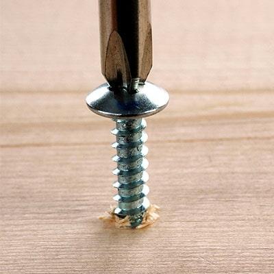 ¿Cómo poner un tornillo?