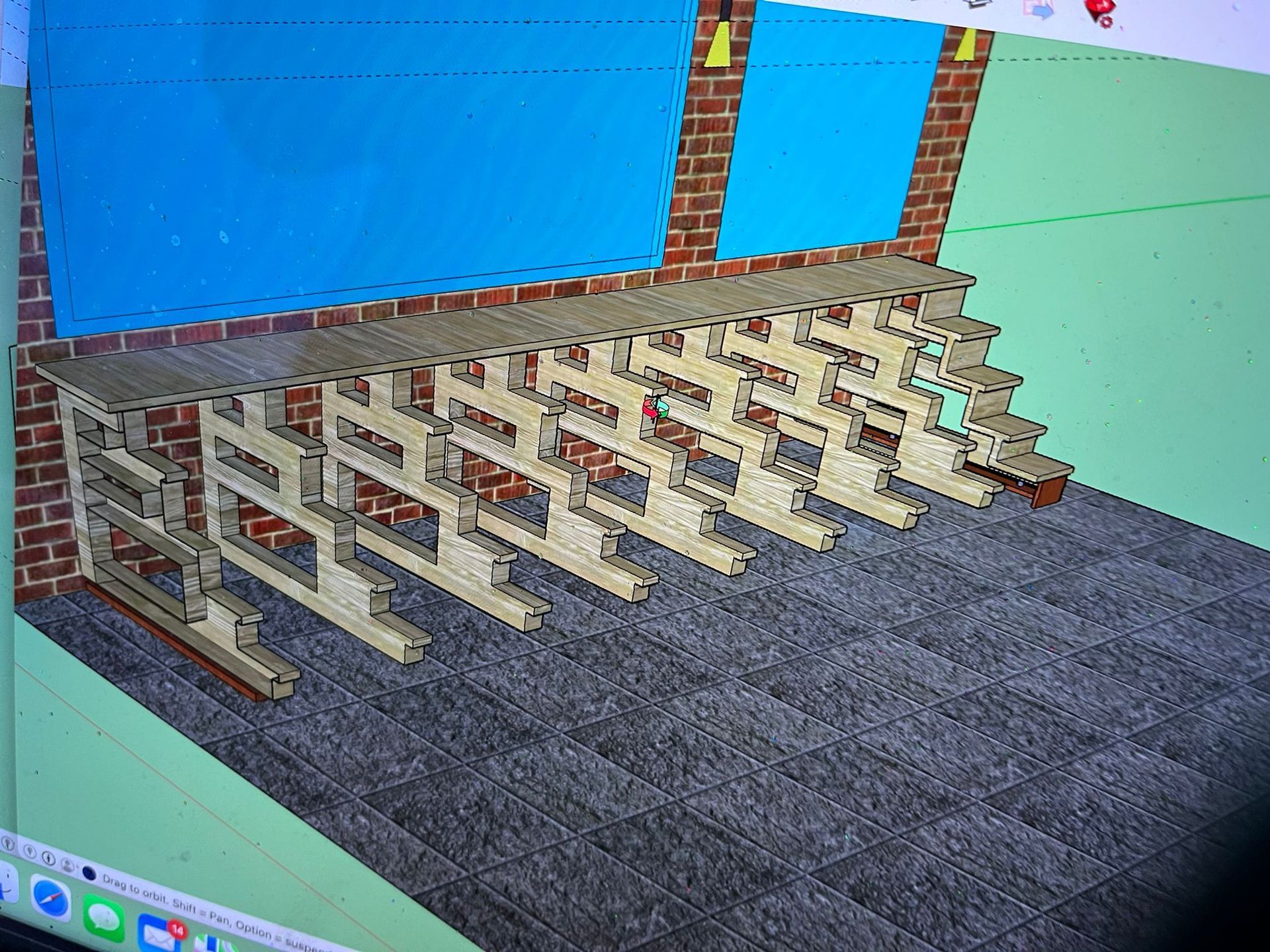 3D-model van een houten constructie bevestigd aan een bakstenen muur met blauwe ramen erboven, geplaatst op een grijze ondergrond.