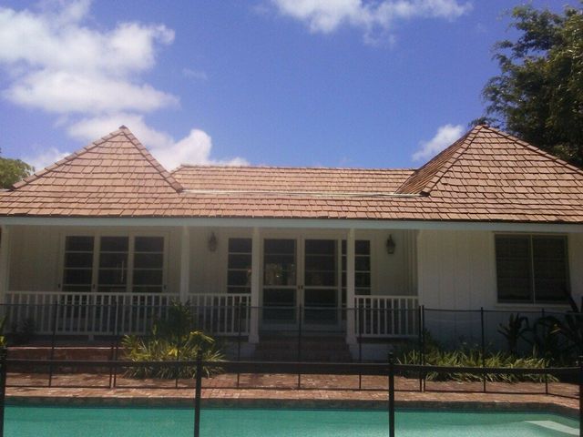 A house with a swimming pool in front of it