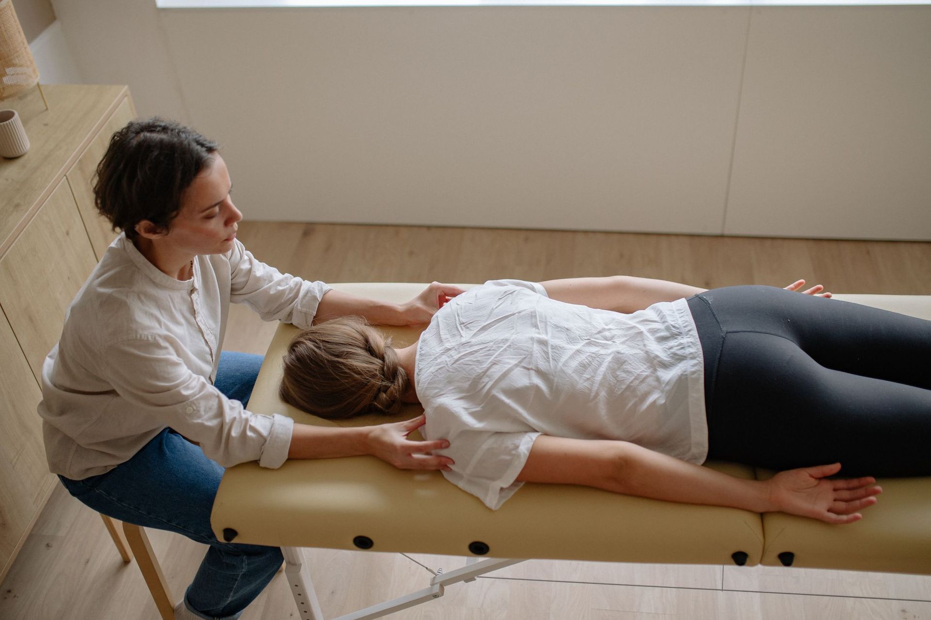 HVLA manipulation being performed at Tampa Bay Physical Therapy