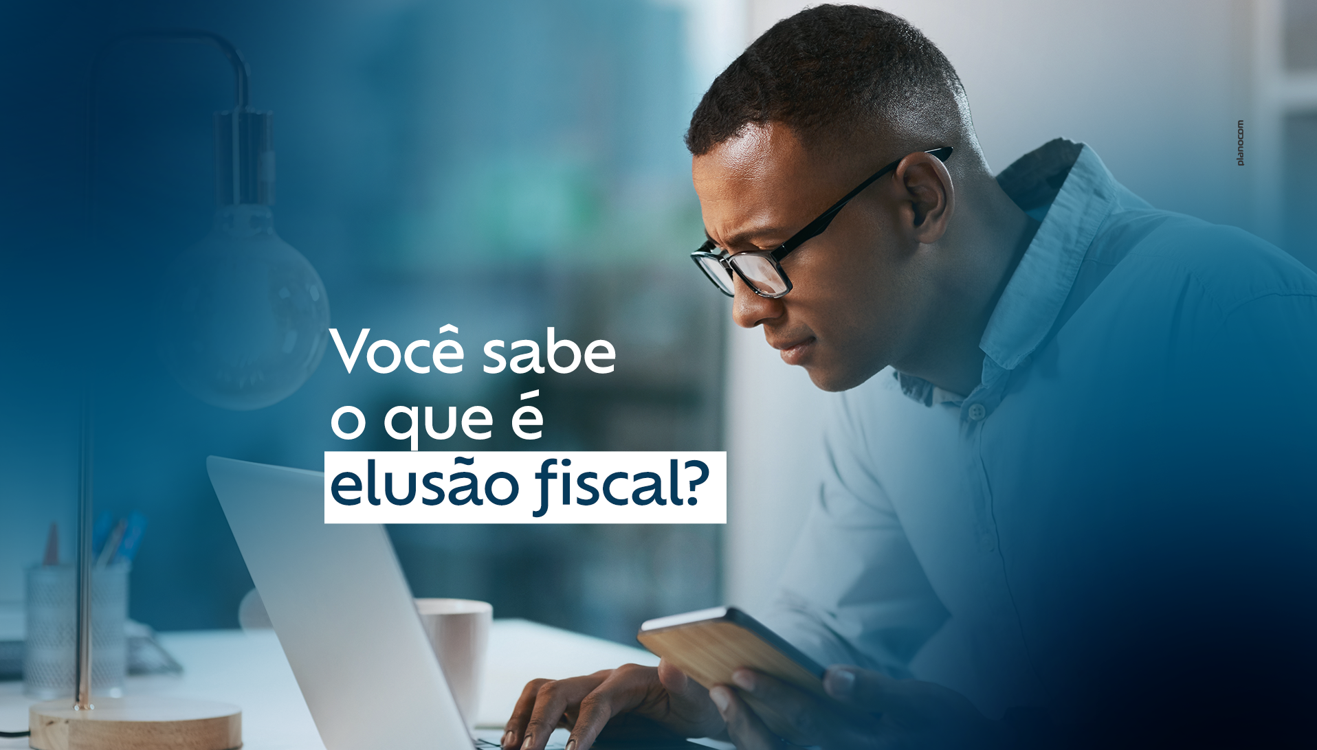 homem negro calculando impostos e texto você sabe o que é elusão fiscal?