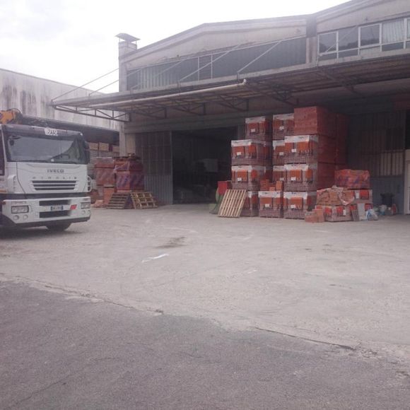 esterno capannone azienda