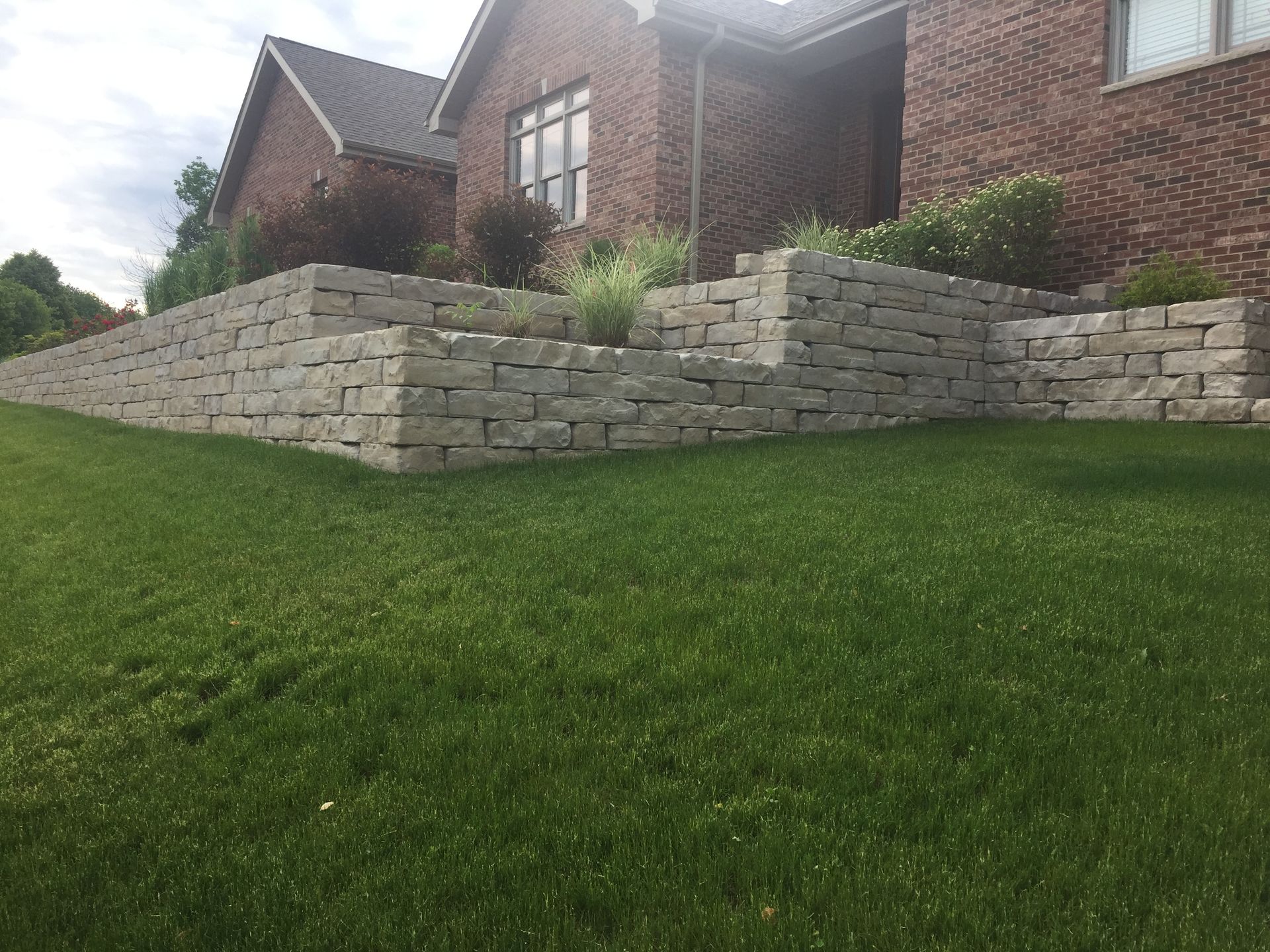 Retaining wall hardscaping