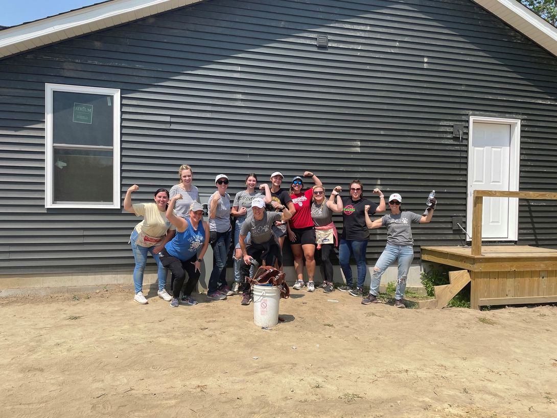 Oak Partners Team Giving Back to Habitat for Humanity