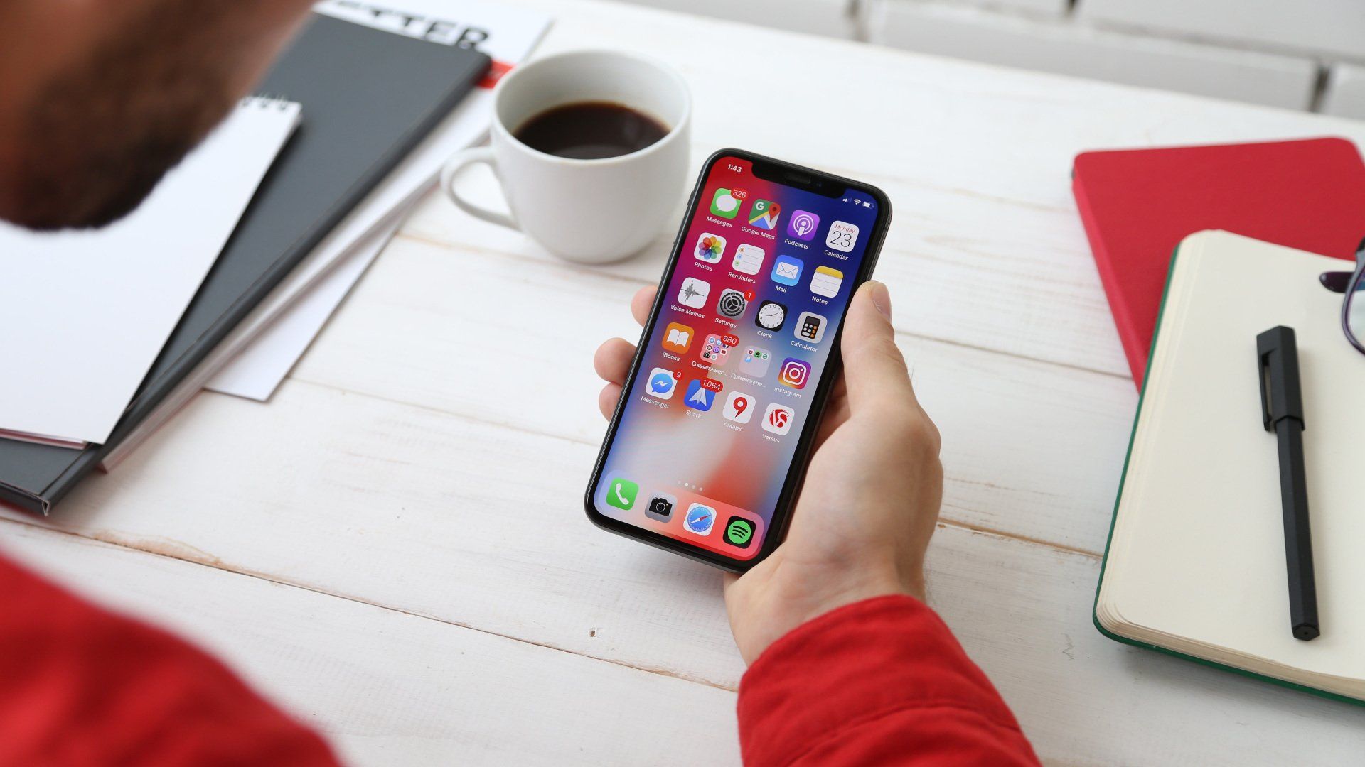 Application mobile VERSUS Communication smartphone agence communication marketing