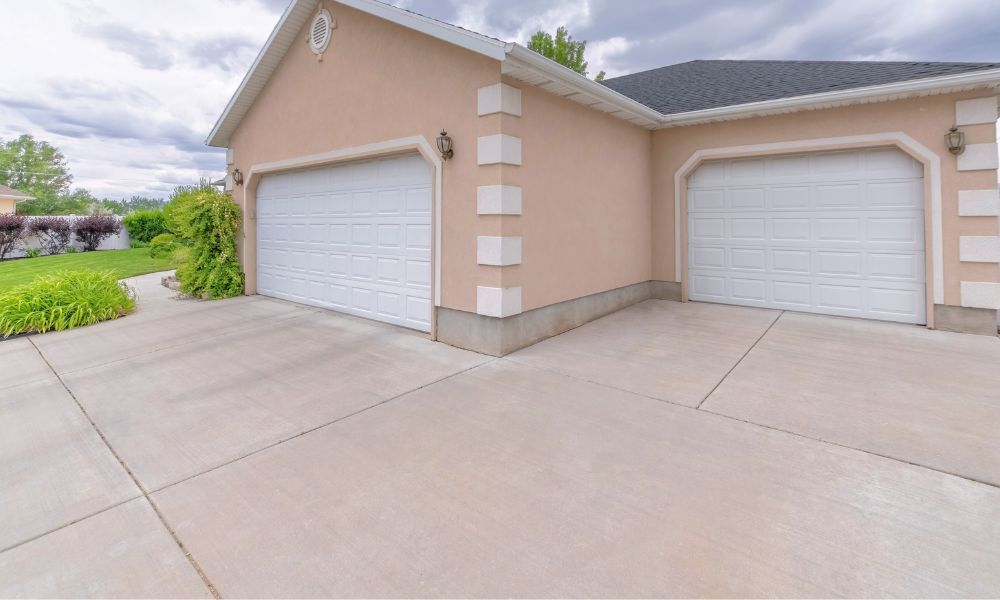 Choosing the Right Concrete Finish for Your Driveway
