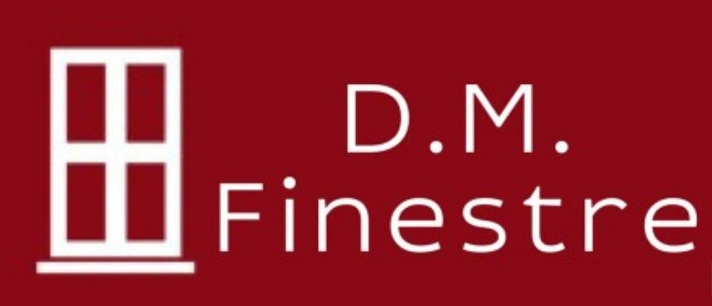 Logo di DM Finestre su sfondo rosso scuro, con testo bianco e icona bianca di una finestra a quattro ante.