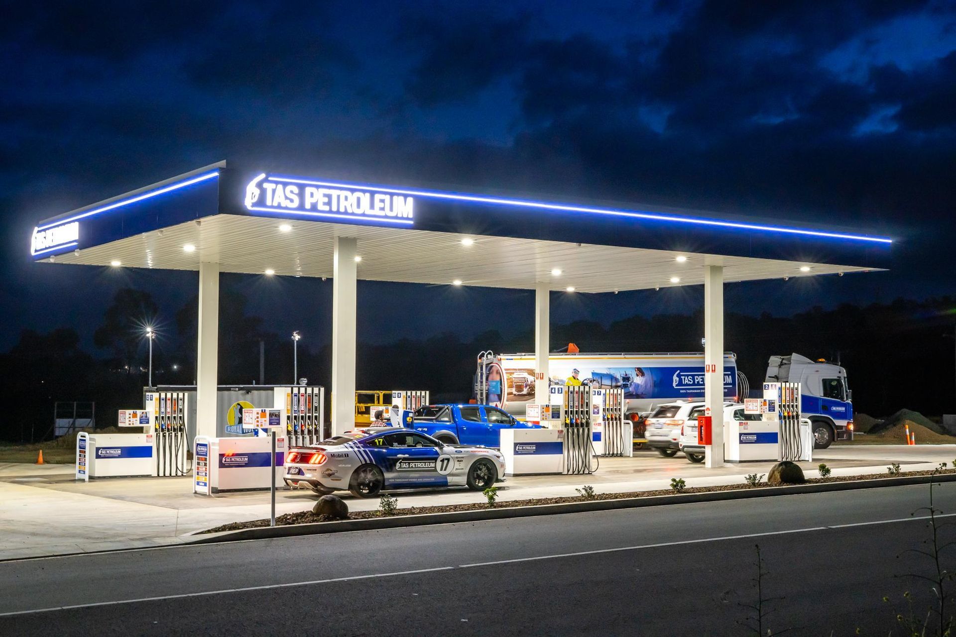 A gas station that is lit up at night