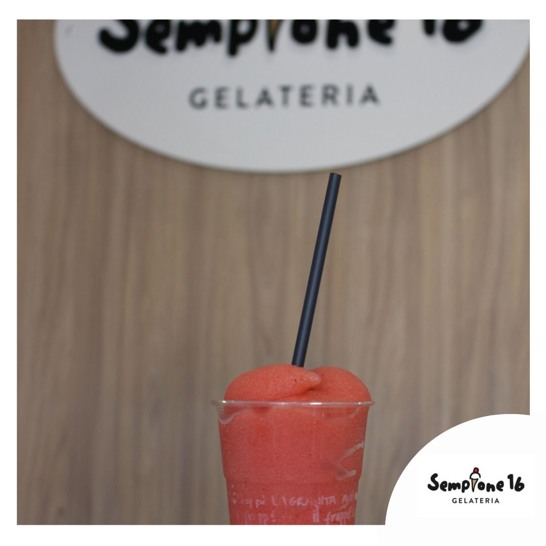 Granita siciliana con frutta naturale