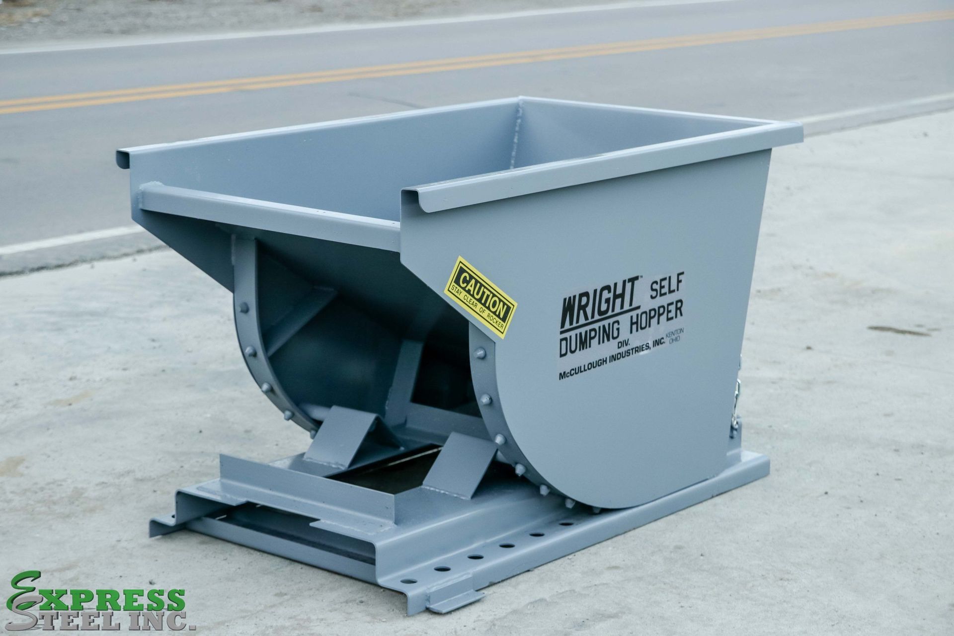 A gray dumpster that says wright on it