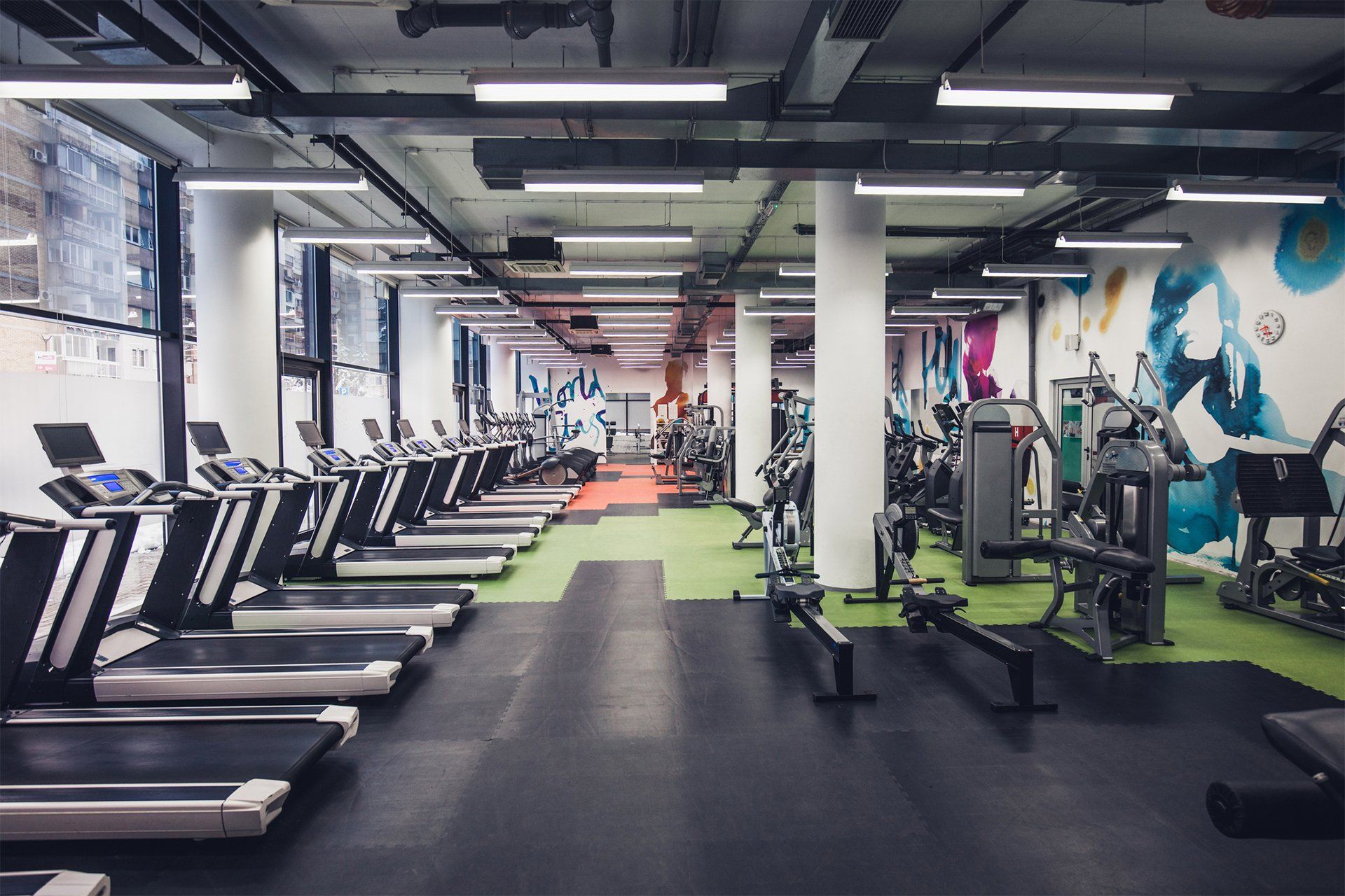 there are a lot of treadmills in this gym .