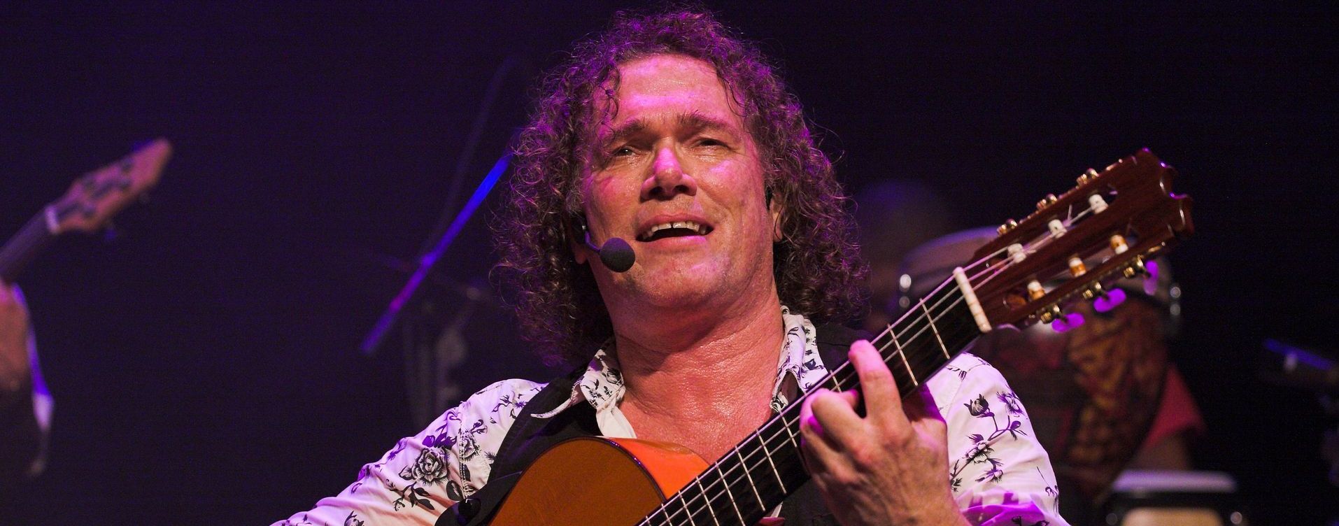 Herman speelt en zingt