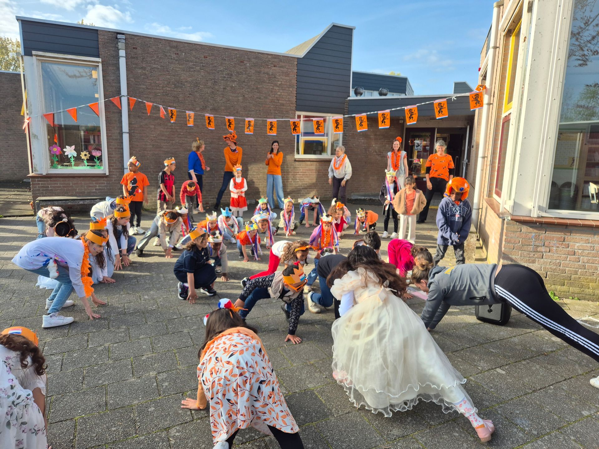 Koningsspelen op AZC School Het Uitzicht