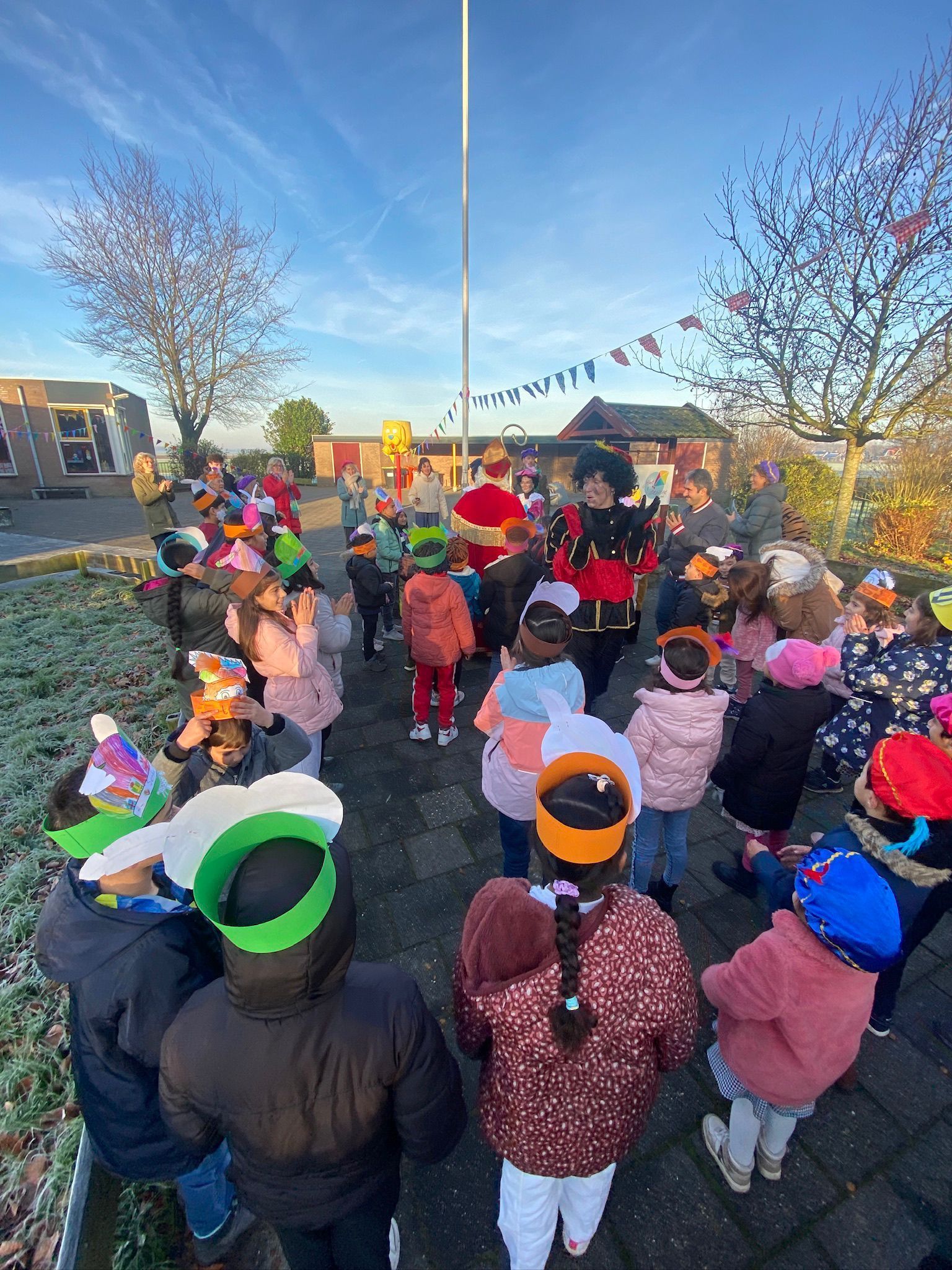 Op AZC School Het Uitzicht hebben we een gezellig Sinterklaasfeest gevierd
