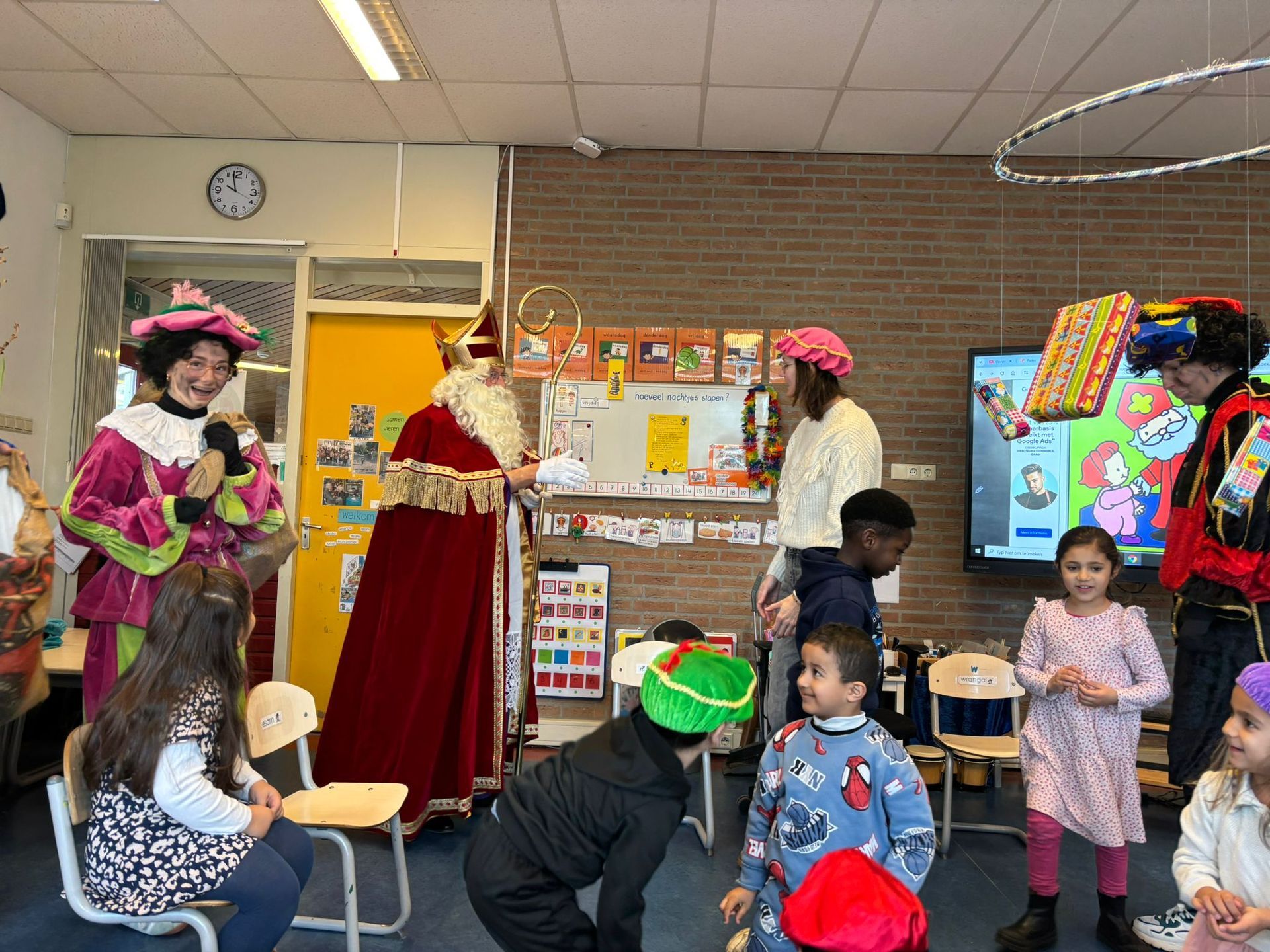 Op AZC School Het Uitzicht hebben we een gezellig Sinterklaasfeest gevierd