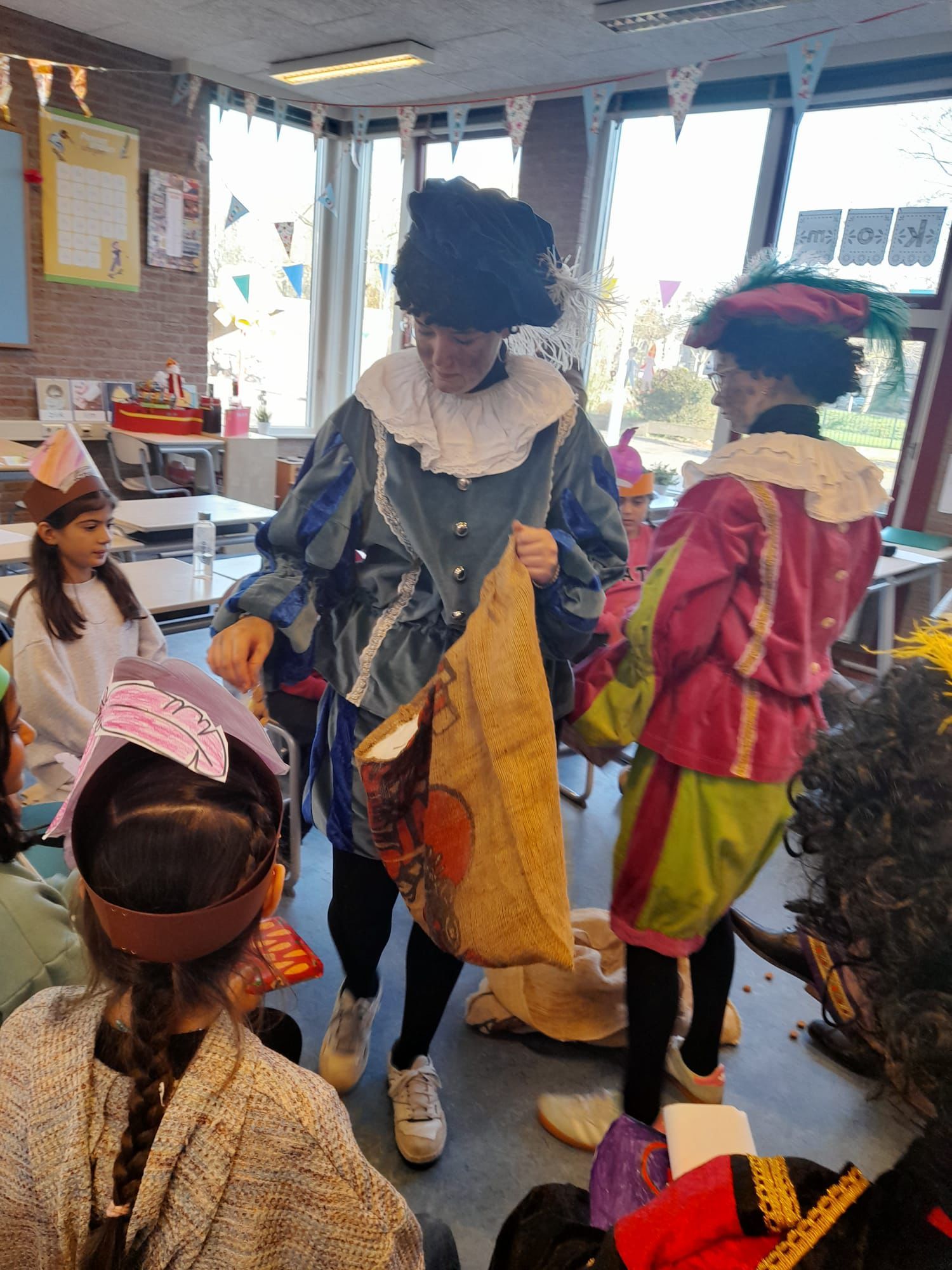 Op AZC School Het Uitzicht hebben we een gezellig Sinterklaasfeest gevierd