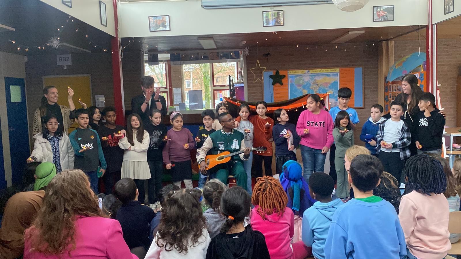 AZC school Het Uitzicht op schoolreisje naar de Binnenmaas