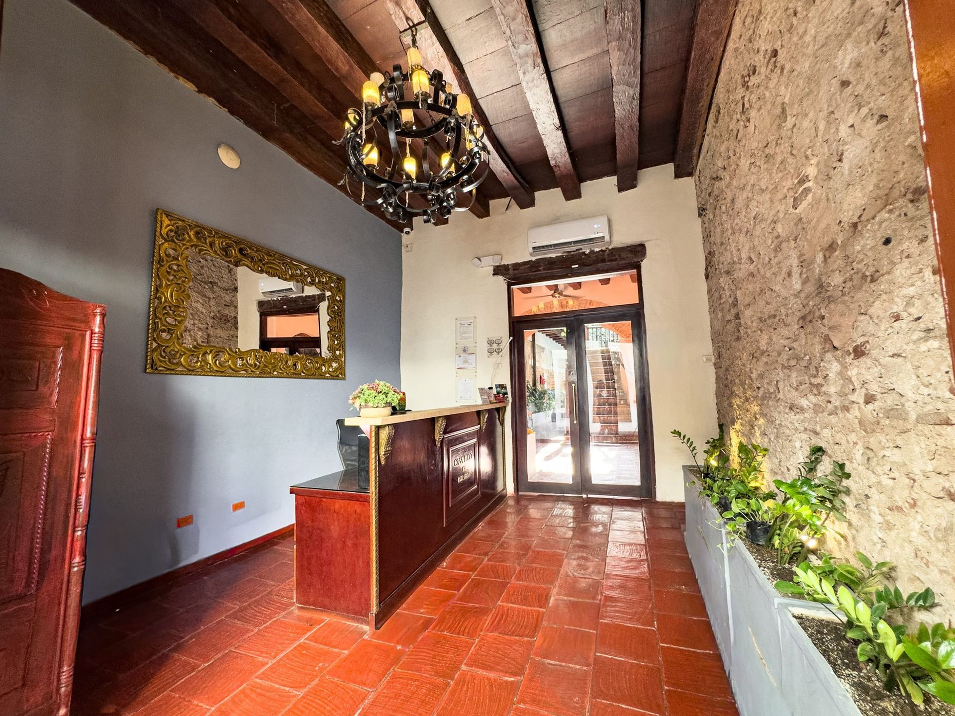 Entrance and reception of Casa Bugó hotel, Cartagena