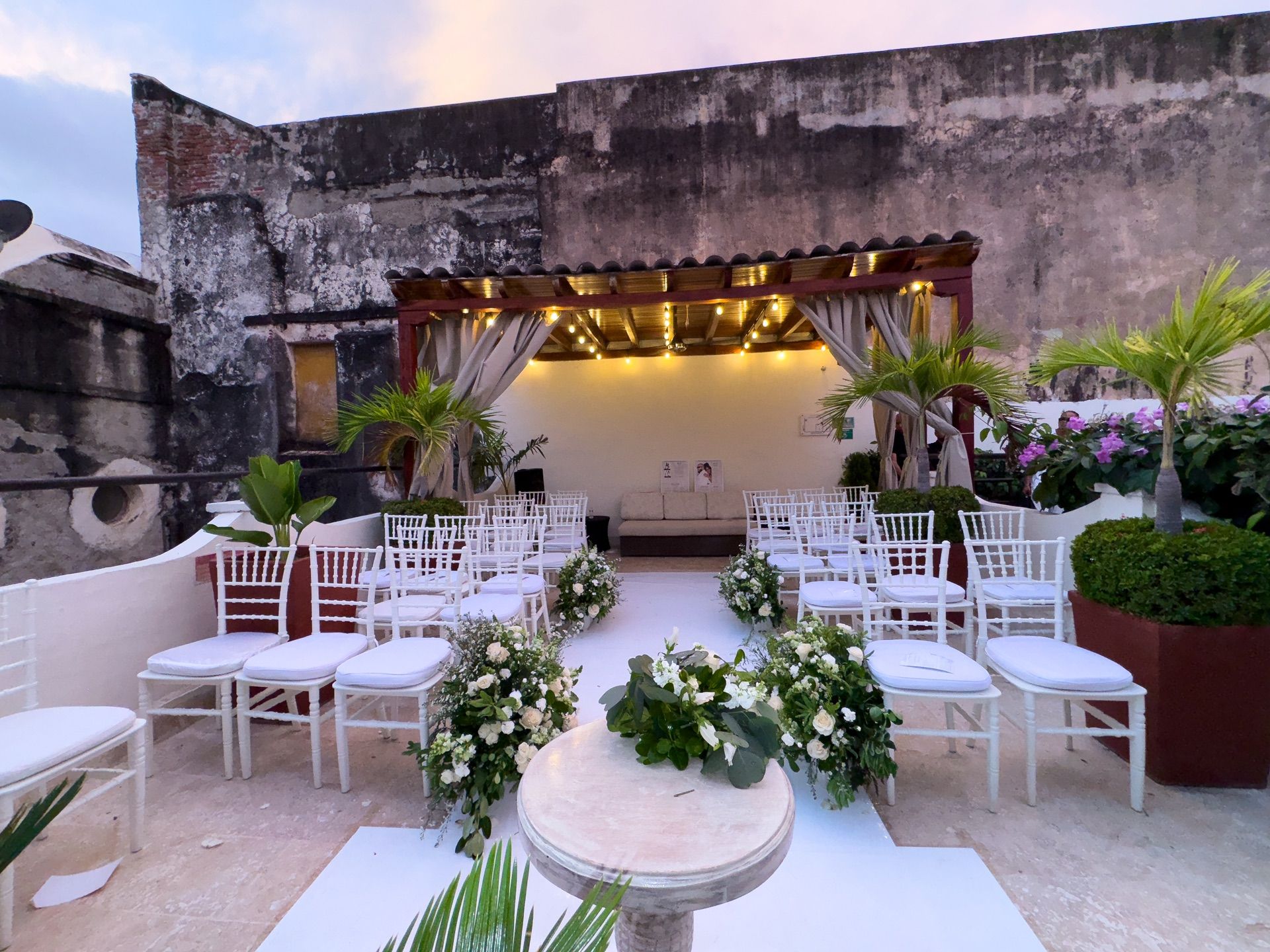 Ceremonia de boda en la terraza de Casa Bugó, Centro Histórico de Cartagena