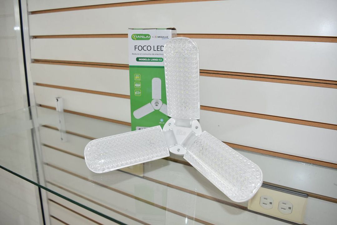 FOCO LED 3 ASPAS 28W E26 127V