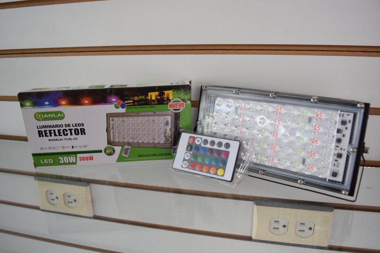 REFLECTOR LED MULTICOLOR 30W C/CONTROL 127V