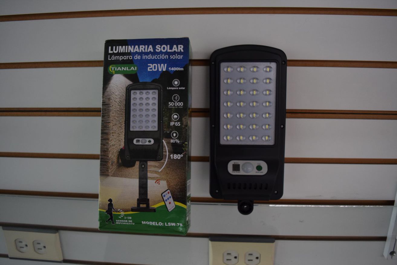 LUMINARIA SOLAR 20W C/SENSOR MOV. Y CONTROL