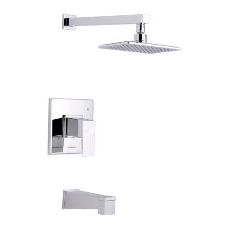 Ensemble de robinetterie de douche chromée avec pommeau de douche effet pluie, poignée et bec de baignoire.