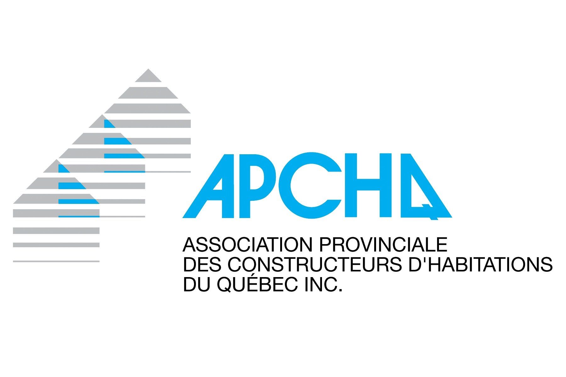 Logo APCHQ : texte bleu et image d’une maison grise sur fond blanc.