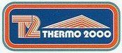 Logo de Thermo 2000. Il s'agit d'un rectangle bleu. Le logo est orange et le texte est blanc.