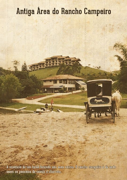 Cartão-postal antigo da antiga área do Rancho Campeiro, com construções na encosta, trilha e uma charrete puxada por cavalos.