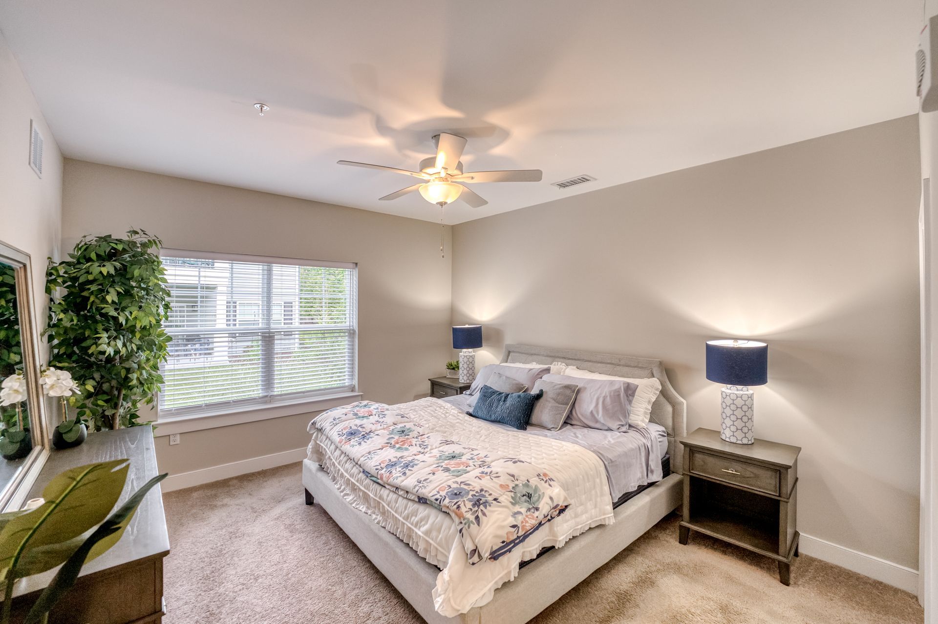 Windward on the River bedroom